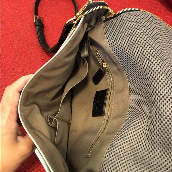 G.I.L.I. Python Crossbody w/Halo RFID Protection - Picture 5 of 8